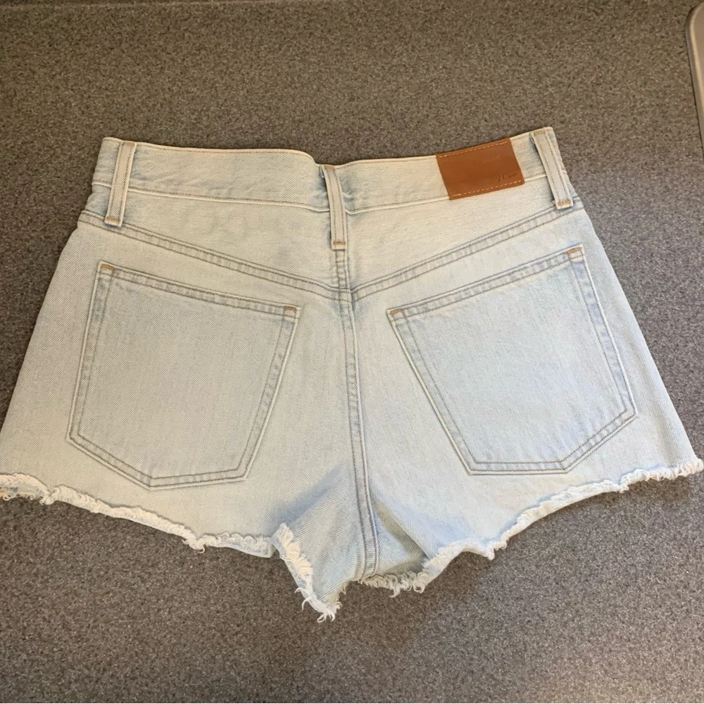 J. Crew relaxed fit denim jean shorts Size 27 minimalist basic vacation beach